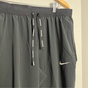Nike Men Dri-fit running pants joggers with back pocket with zipper size L